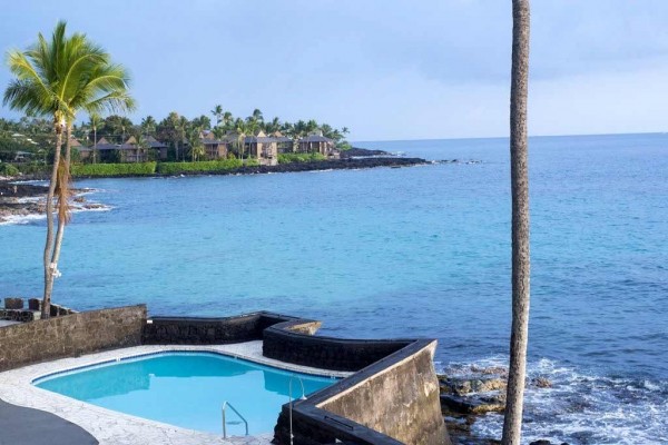 [Image: Top Floor Oceanfront Unit with Lanai for Outdoor Dining!]