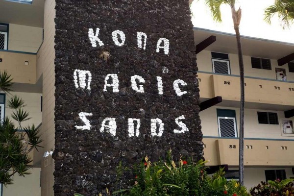 [Image: Top Floor Oceanfront Unit with Lanai for Outdoor Dining!]