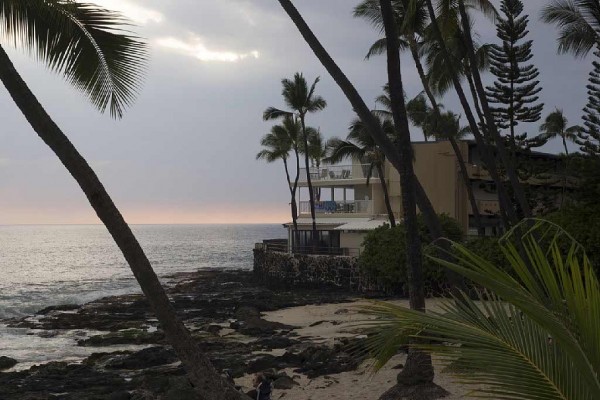 [Image: Top Floor Oceanfront Unit with Lanai for Outdoor Dining!]