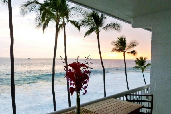 [Image: Top Floor Oceanfront Unit with Lanai for Outdoor Dining!]