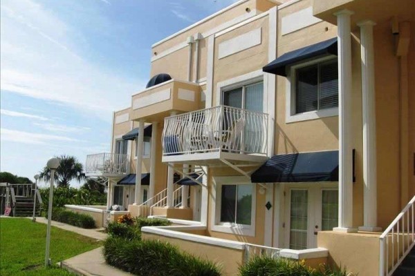 [Image: Aug Special $100 Off!! Ocean View Condo, Beach Side Pool &amp; Hot Tub , Free Wifi]