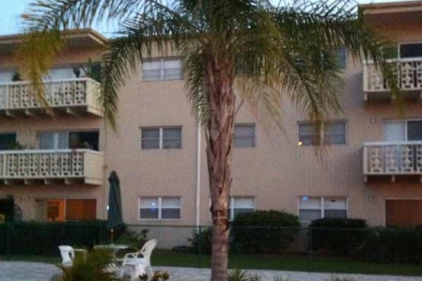 [Image: Newly Renovated 3bd/2bath Condo in Cape Canaveral]