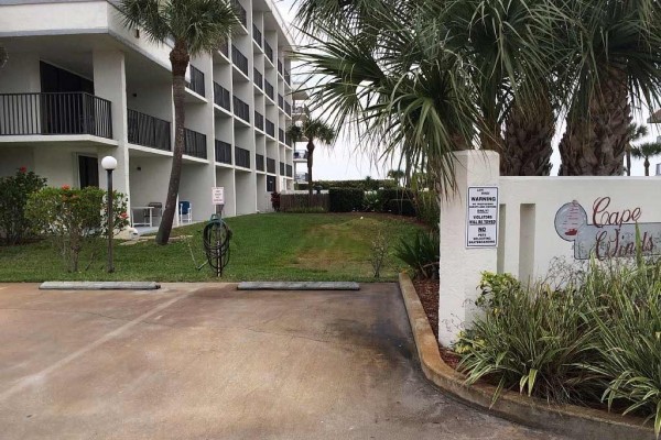 [Image: Oceanfront, Ground Level, 1BR 2bath Condo Cape Winds]