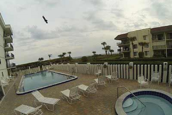 [Image: Oceanfront, Ground Level, 1BR 2bath Condo Cape Winds]