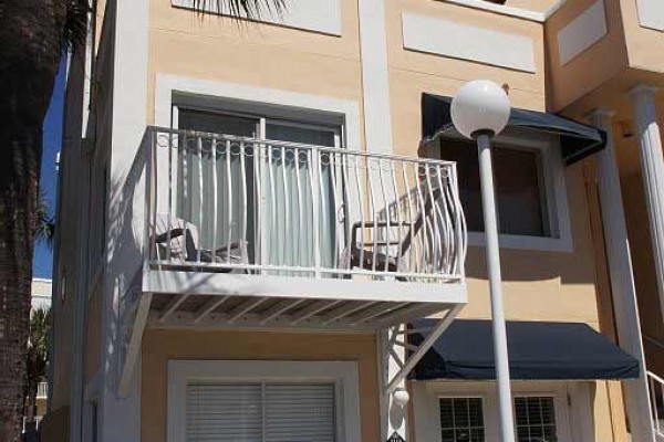 [Image: Oceanfront Condo is the Perfect Getaway]