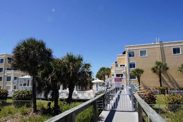 [Image: Oceanfront Condo is the Perfect Getaway]