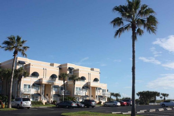 [Image: Beautiful Oceanfront Condo in Cape Canaveral]