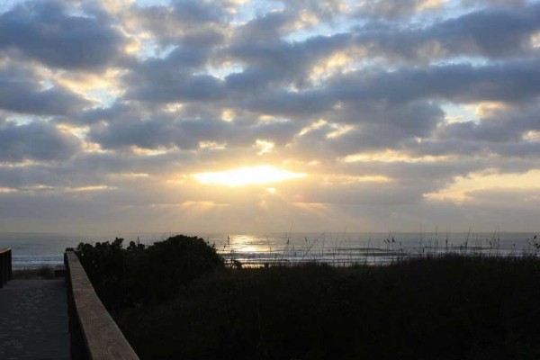 [Image: Beautiful Oceanfront Condo in Cape Canaveral]