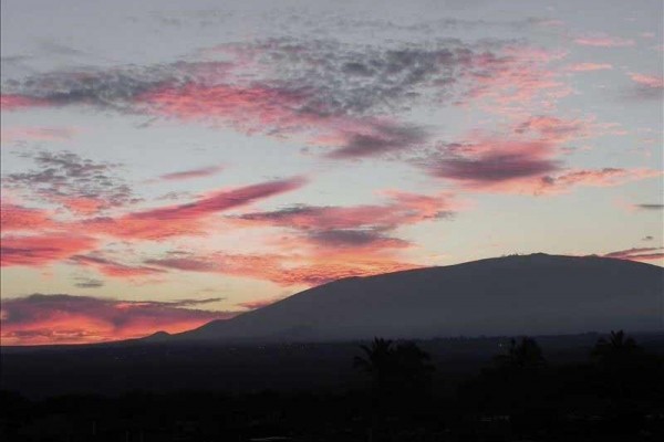 [Image: Paradise Awaits You - with Inspiring Views of Mauna Kea Volcano]
