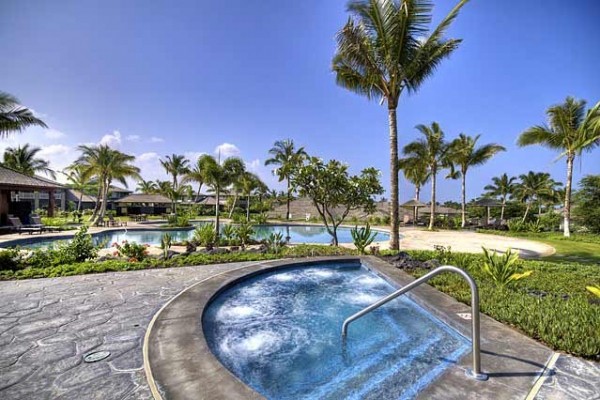 [Image: Kulalani Luxurious Poolside Location+Many Extras+Beach Club Access+Beach Gear]