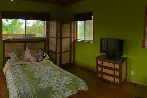 [Image: Cozy Jungle Home Convenient to Hilo]