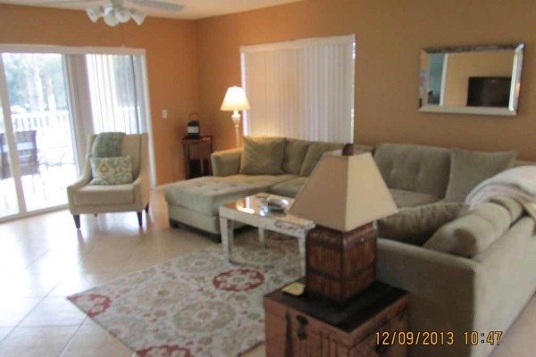 [Image: 2000 for October Gorgeous 3BR Lakeside Condo, Steps to Beach, Fam/Exec]
