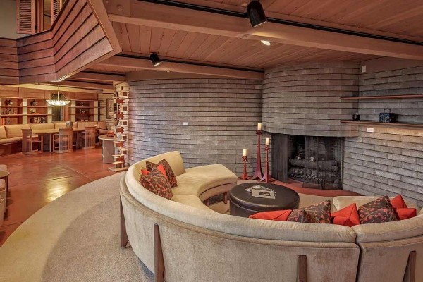 [Image: Frank Lloyd Wright Residence - an Unforgettable Vacation Experience!]