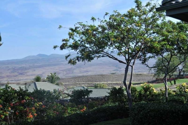 [Image: Mauna Kea Resort Villa, Ocean Views with Pool &amp; Spa in Backyard]