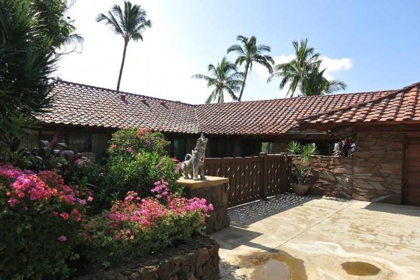 [Image: Private Home Behind the Mauna Kea Gates. Best Views, Pool]