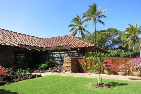 [Image: Private Home Behind the Mauna Kea Gates. Best Views, Pool]