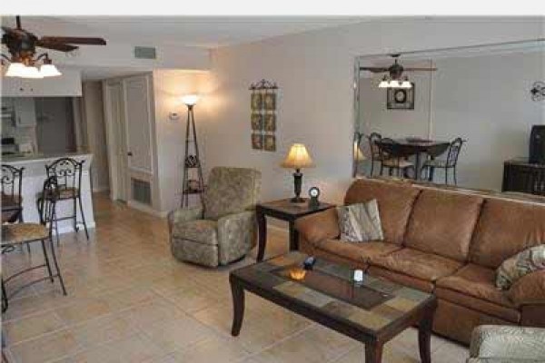 [Image: Renovated 2BR/2BA Florida Condo W/ Private W/D, Housekeeping, &amp; Pool]