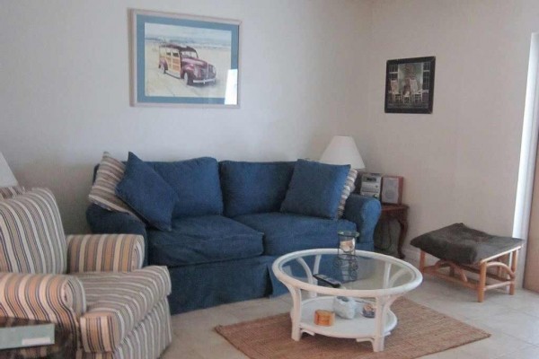 [Image: Great Townhouse Across the Street from the Beach, Cape Canaveral 2 Bd 2.5 B]