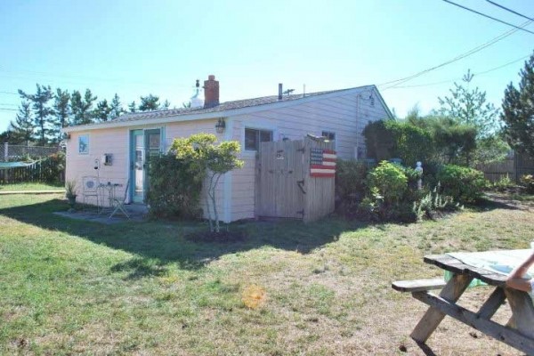 [Image: Charming 3 Bedroom Cottage, Sleeps 8. Across from Lighthouse]