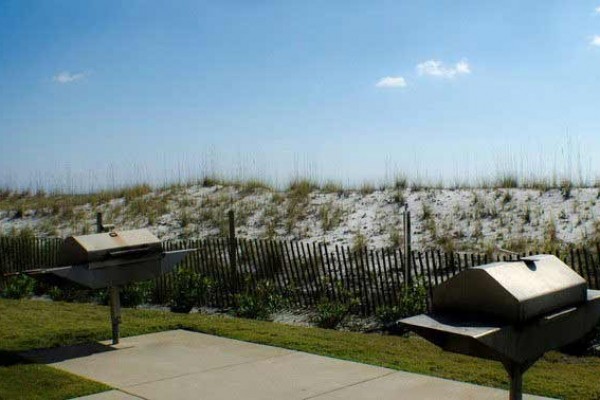 [Image: Bama Breeze ... Large, Airy, Beach Front Condo ... Pool, Tennis &amp; Boat Slip]