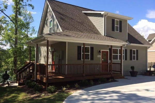 [Image: Family Fun in 4 Bedroom, Newly Built Home on Deep Water]