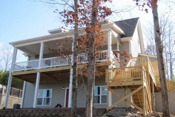 [Image: Family Fun in 4 Bedroom, Newly Built Home on Deep Water]