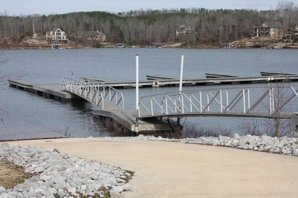 [Image: Smith Lake Rentals.Com - 'Great Views' - Views, Beach, Gated, Ramp]