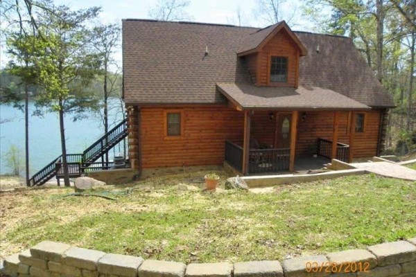 [Image: Beautiful 3BR Modern Log Cabin on Smith Lake with Boat Dock]