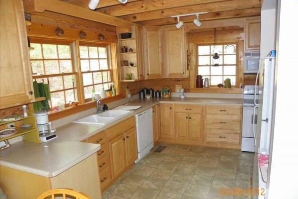 [Image: Beautiful 3BR Modern Log Cabin on Smith Lake with Boat Dock]