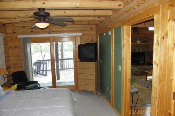 [Image: Beautiful 3BR Modern Log Cabin on Smith Lake with Boat Dock]