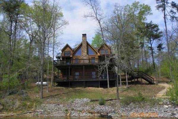 [Image: Beautiful 3BR Modern Log Cabin on Smith Lake with Boat Dock]