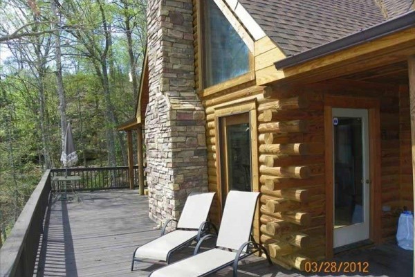 [Image: Beautiful 3BR Modern Log Cabin on Smith Lake with Boat Dock]