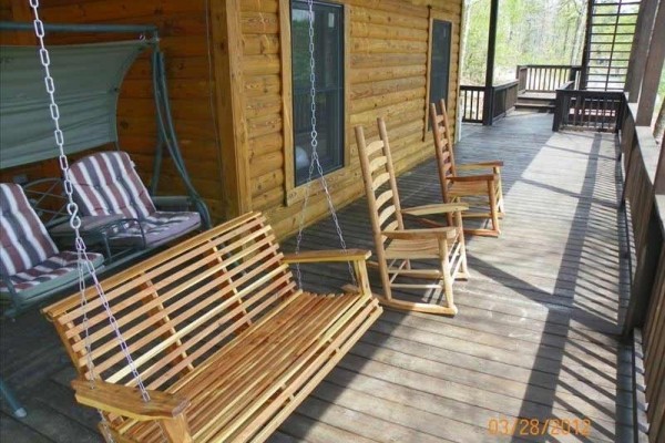 [Image: Beautiful 3BR Modern Log Cabin on Smith Lake with Boat Dock]