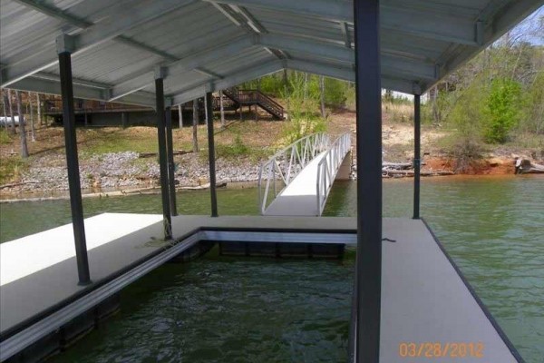 [Image: Beautiful 3BR Modern Log Cabin on Smith Lake with Boat Dock]