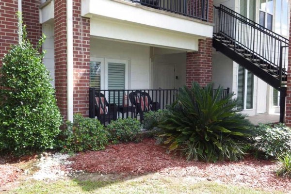 [Image: Summer Rentals Still Available in 2 Bed/2bath Condo in Emerald Greens, Free Golf]