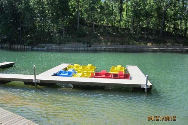 [Image: Bolton Cove: Home 9. Pool, Playground &amp; Optional Boat Rental.]