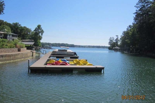 [Image: Bolton Cove: Home 9. Pool, Playground &amp; Optional Boat Rental.]