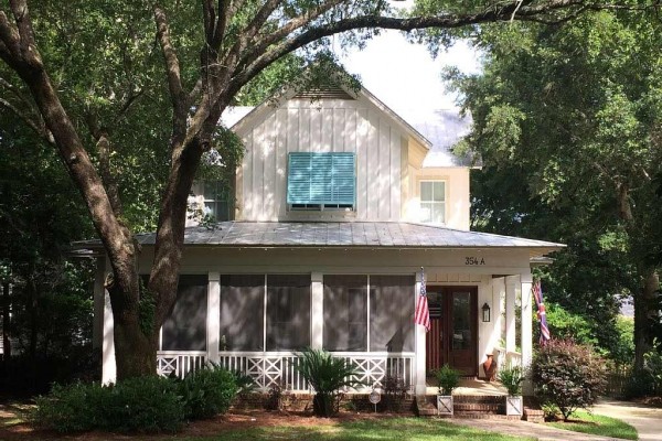 [Image: Beautiful Cottage in the Fruit and Nut District of Fairhope]