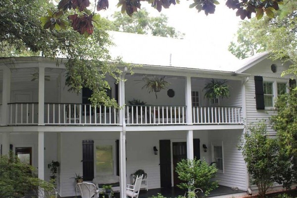 [Image: Spend Your Vacation in a Real Southern Historic Hotel]