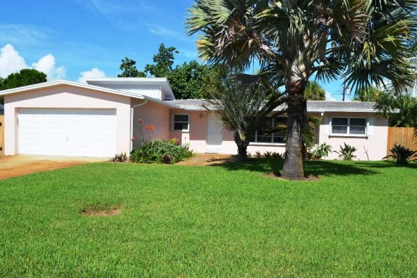 [Image: Beach House W/ Private Yard, Hot Tub, Pool Table &amp; Hdtv in All Rooms]