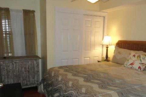 [Image: New to VRBO - a Few Days Left in June &amp; July! Newly Remodeled, 1 BR Beach Fro]