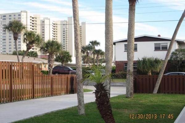 [Image: Affordable-Immaculated&amp;Cozy*Beach View Private Home-Db Shores-3 Minwalk2beach!]