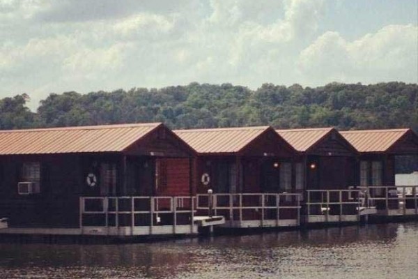 [Image: Guntersville Floating Cabins]