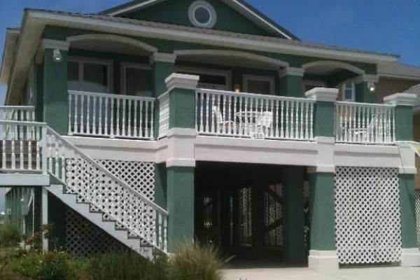 [Image: Delightful 'Southern Shores' Gulfview Beach House]