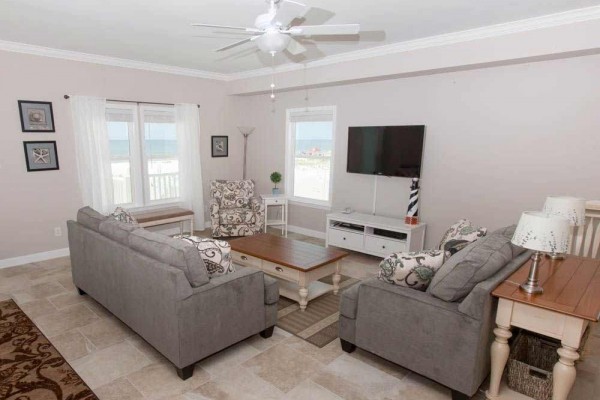 [Image: Sol Mate East and West | Newest Beach House on the Island | 8BR Best Spring Rate]