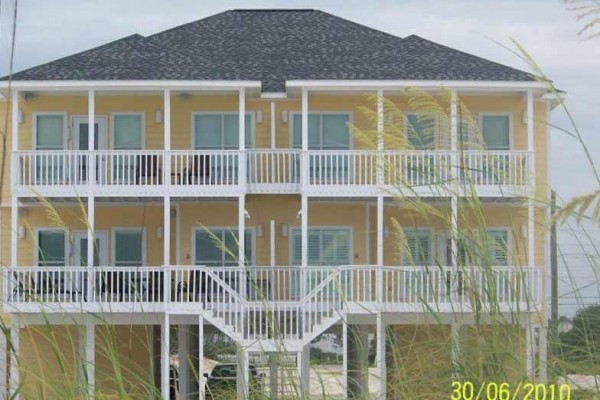[Image: Aquavista 4 BR Beachhouse W/Pool Pristine Family Vacation Spot!]