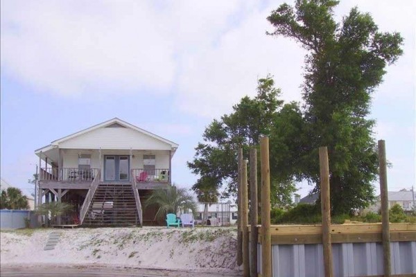 [Image: Beachfront, Private Dock / Pool &amp; Pets- First Pet Under 25 Lbs Has No Fee!]
