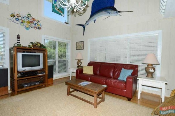 [Image: Beautiful Three Bedroom House on Ono Island! Pet Friendly! Bring Your Furry Friend!]