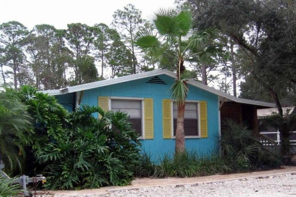 [Image: Renovated Cozy Orange Beach Cottage with Separate Bunk House.]