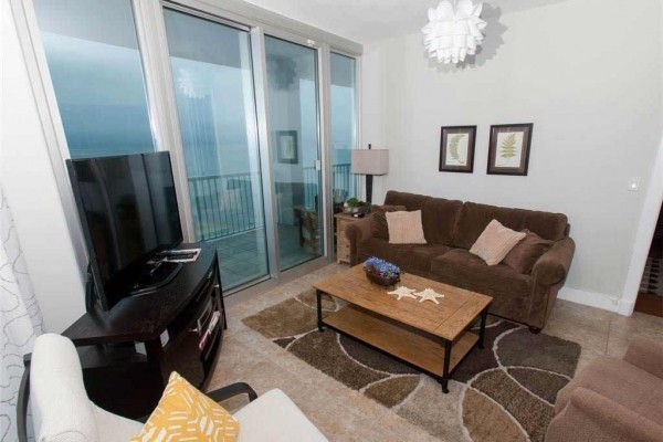 [Image: 3BR / 3BA Corner Unit | Loaded with Amenities | Best Rates for Spring Break]